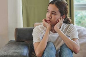 a teen looks concerned and may need disinhibited social engagement disorder treatment