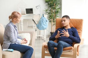 a teen talks to a therapist during panic disorder treatment 